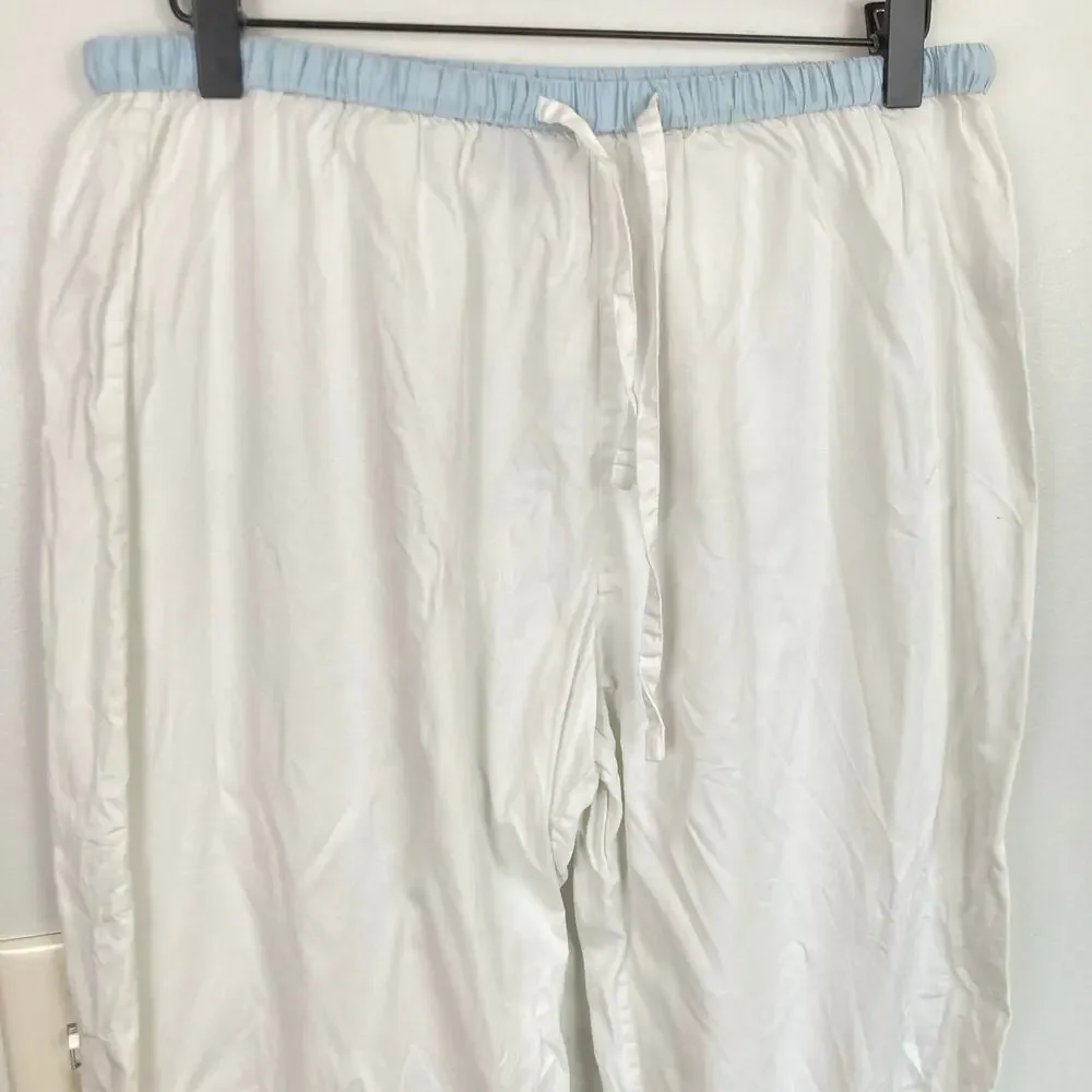 Julianna Rae Womens L Blue & White Floral Embroidered Cotton Pajama Sleep Set